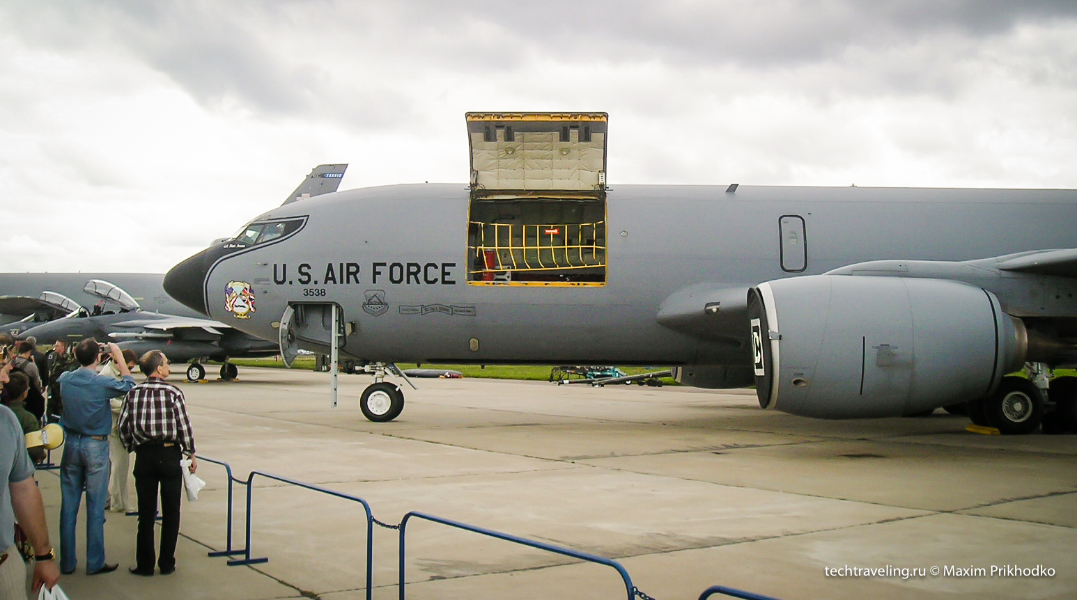 KC-135 KC-135
