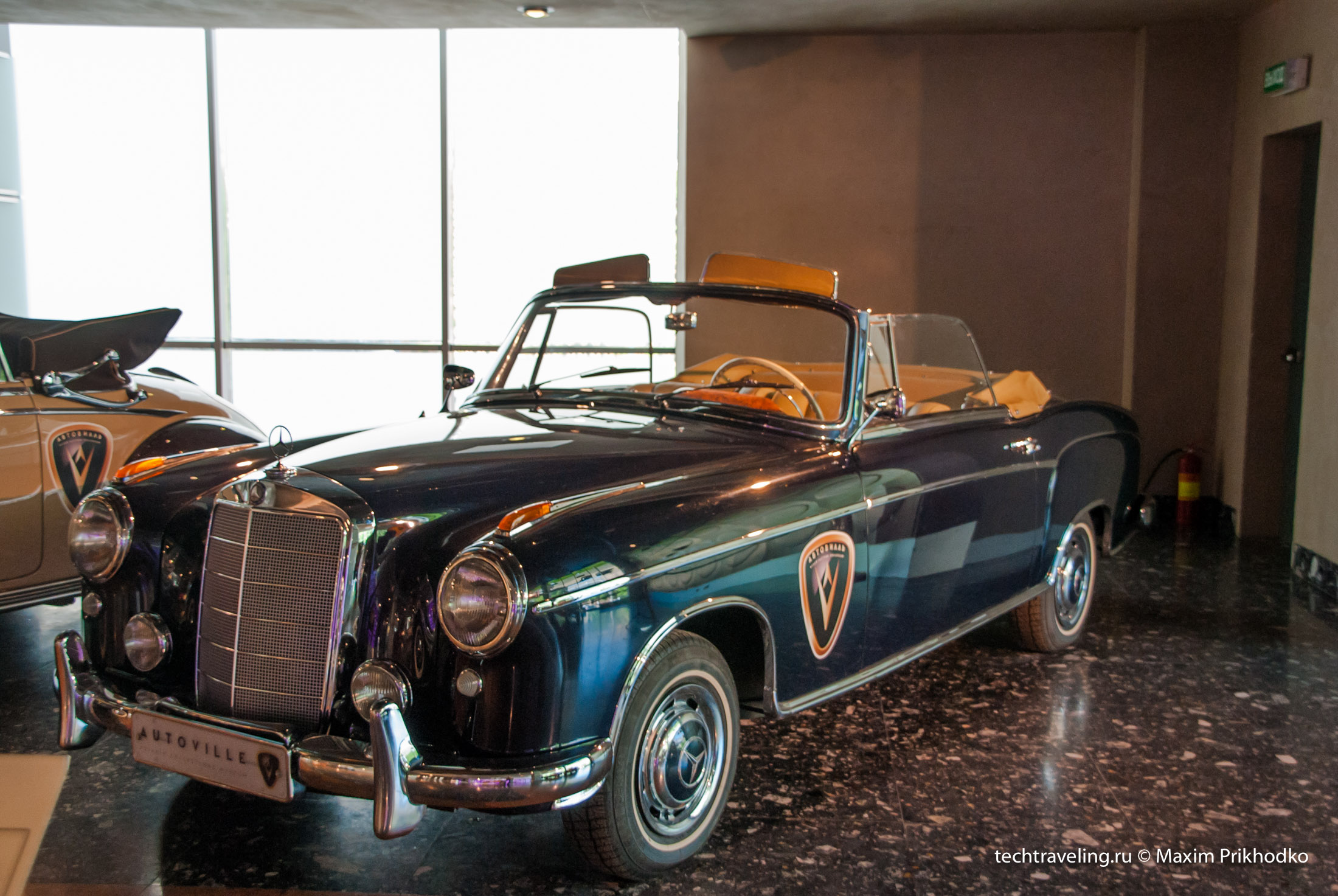 Mercedes-Benz 220S