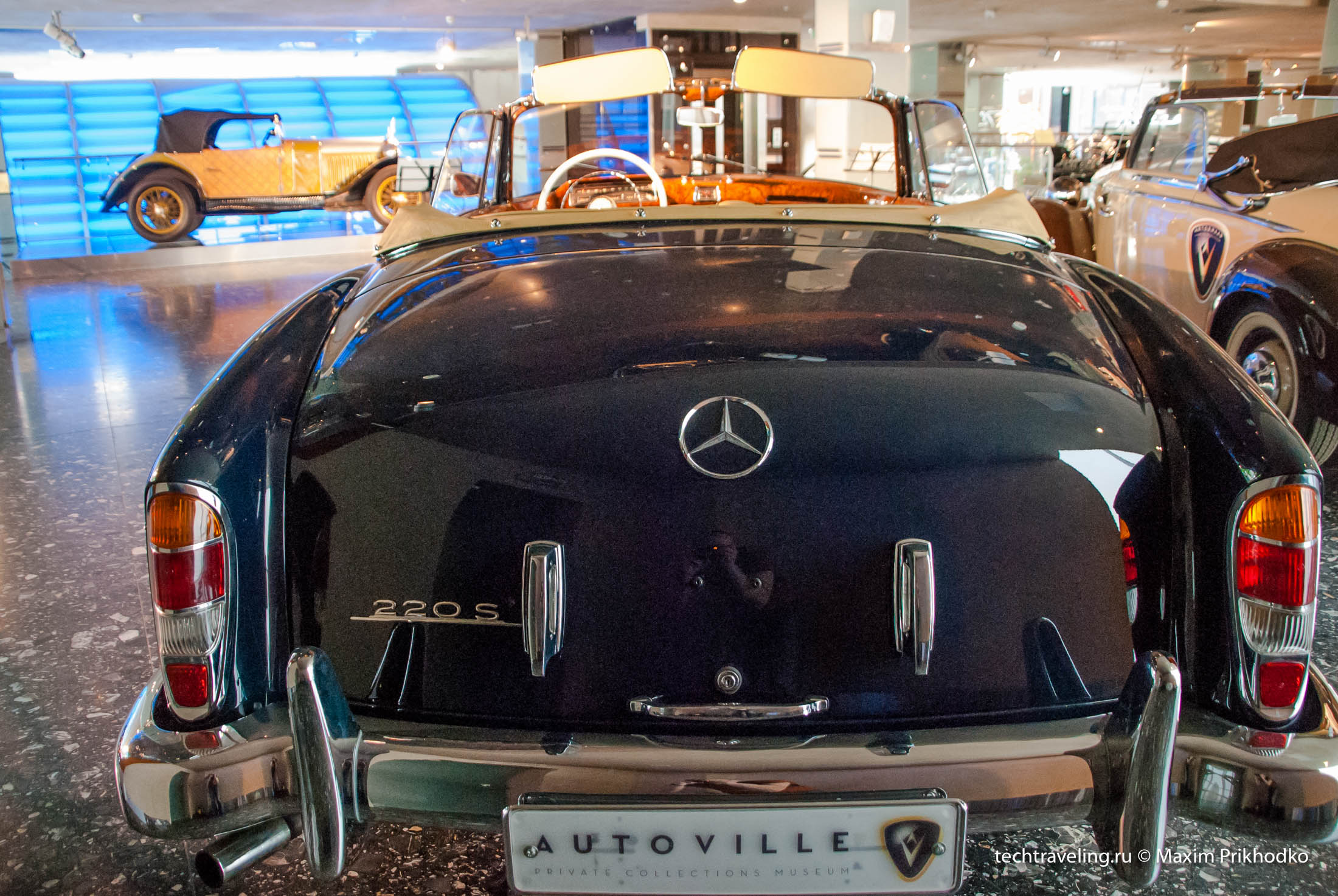 Mercedes-Benz 220S