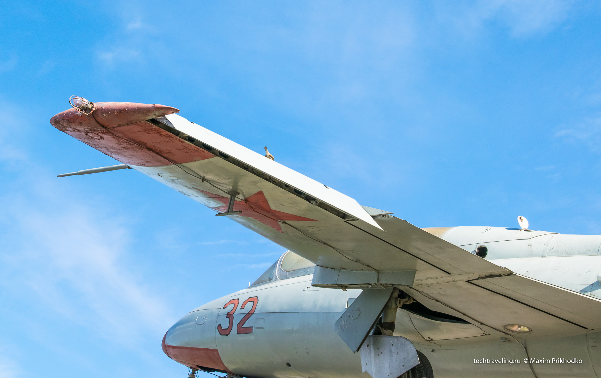 Памятник самолет L-29 «Дельфин» в Димитровграде