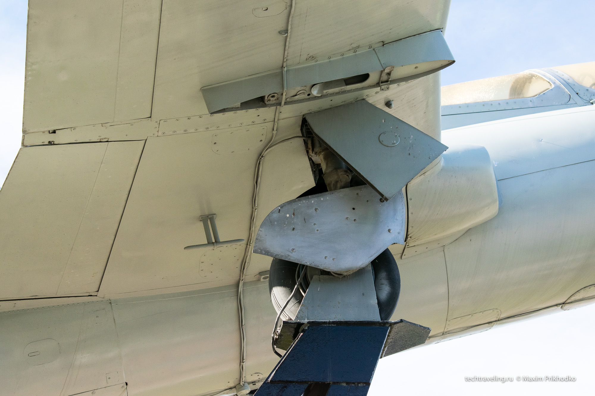 Памятник самолет L-29 «Дельфин» в Димитровграде