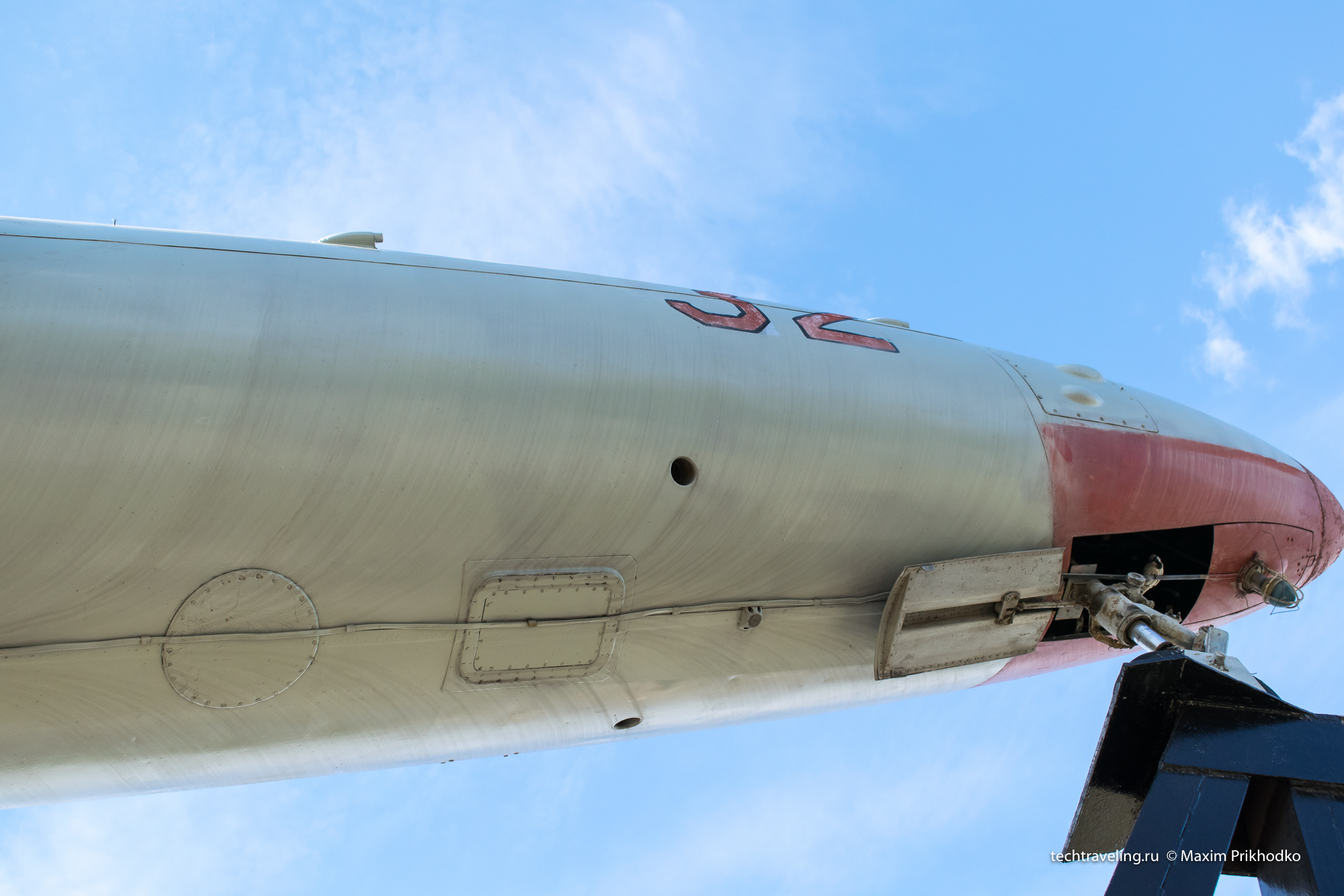 Памятник самолет L-29 «Дельфин» в Димитровграде