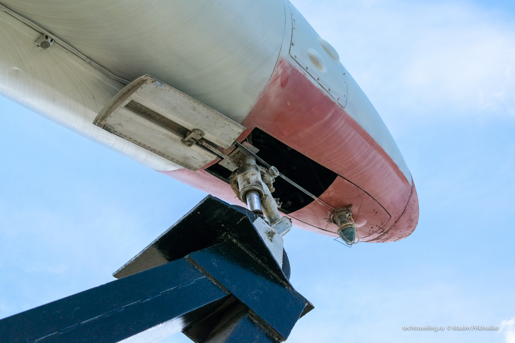 Памятник самолет L-29 «Дельфин» в Димитровграде