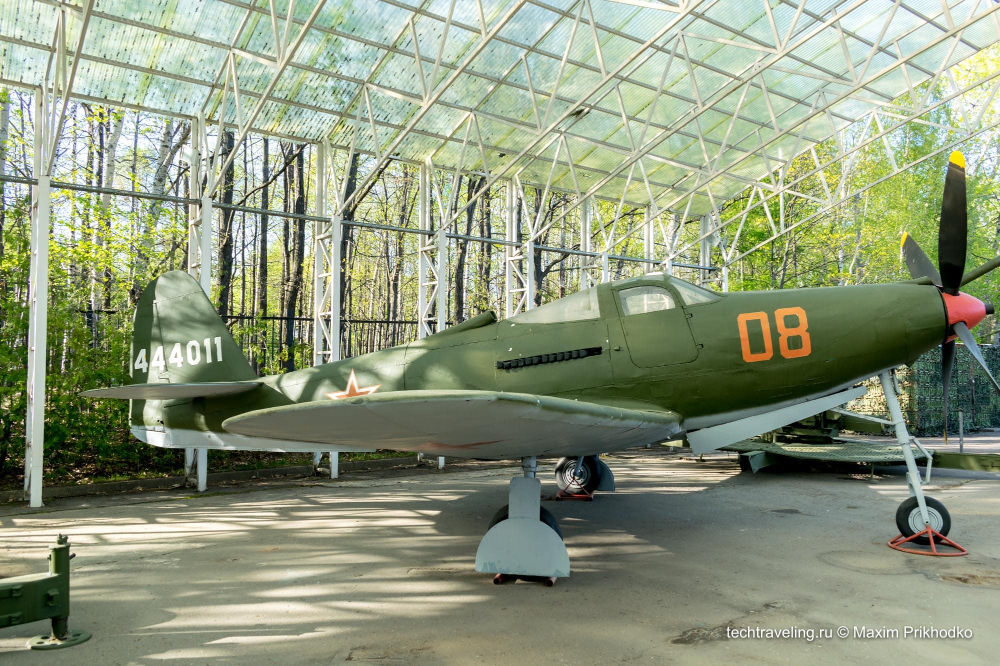 Самолет P-63 Kingcobraв Парке Победы на Поклонной горе