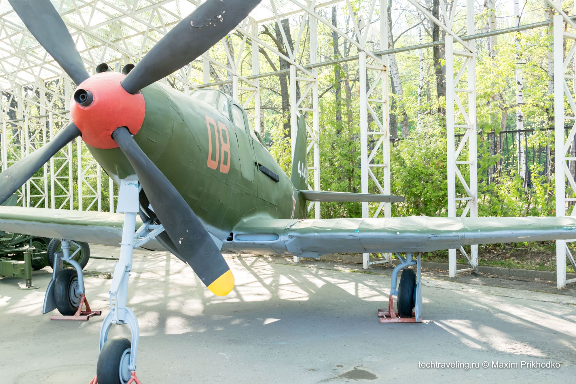 Самолет P-63 Kingcobraв Парке Победы на Поклонной горе