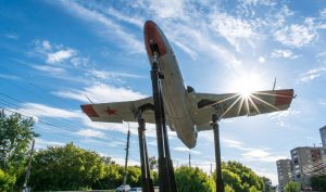 Памятник самолет L-29 «Дельфин» в Димитровграде